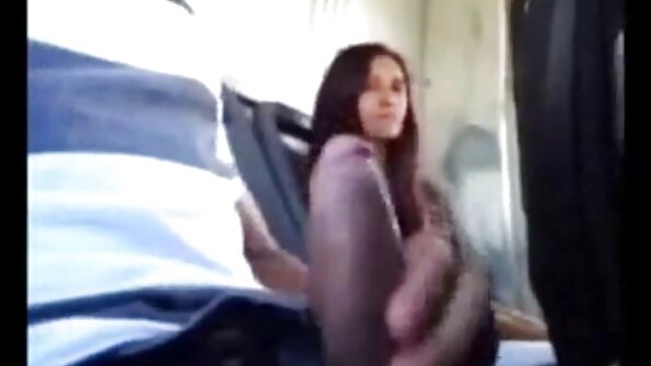 Lieliska porno darbība, ko veido brīnišķīgie Ariella Ferrera un Čārlzs Dera