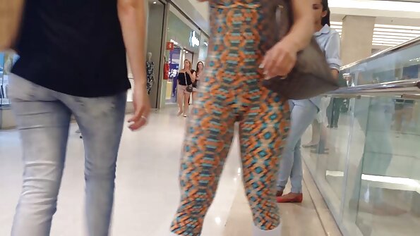 Jauki melns babe ir apstrādes liels gailis hardcore skatuves