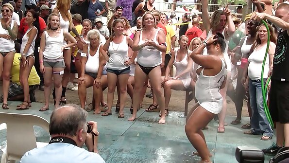 Freaky čali saņem viņa dāma ar siksnu tik sasodīti smagi