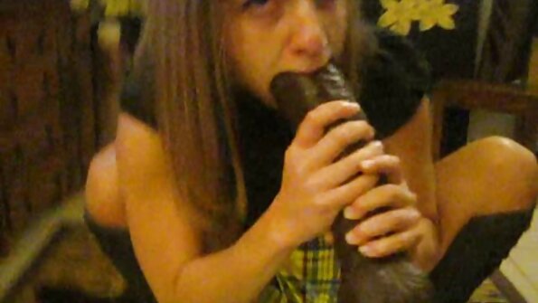 Elastīgais cālis tiek brutāli drāžēts guļamistabā