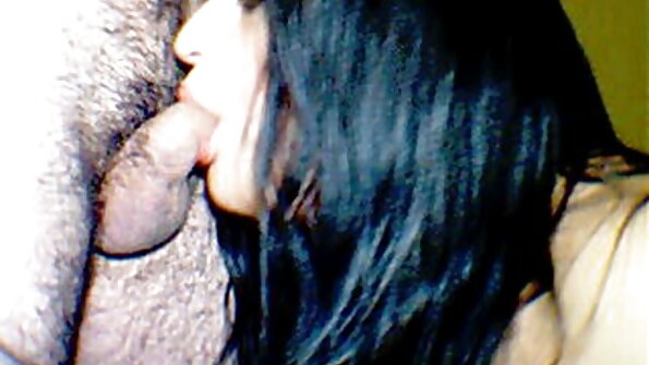 Jaukā blondīne Mia Malkova ņem cieto gailīti no aizmugures