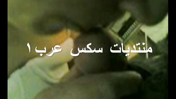 Tumšmataina porno karaliene bauda mežonīgu anālo seksu