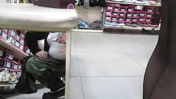 Režisora ieraksti seksa klausīšanās kamerā ar Latina jaunpienācēju