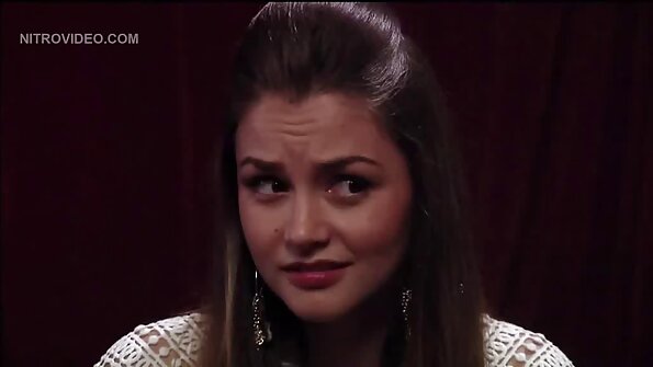 Fake boobs beibe impales viņas incītis uz liela gailis un braucieni