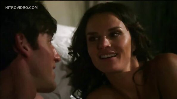 Pirmā brunetes krievu tīņu dubultā iespiešanās pieredze