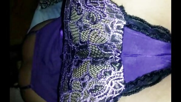 Elastīgajai balerīnai patīk labi pavadīt laiku pēc deju nodarbībām