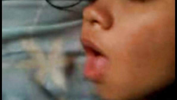 Karstā mineta padarīja ērzeli ļoti uzbudinātu un gatavu seksam