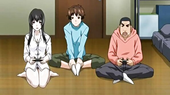 Lesbietes laiza saldo kastīti pēc uzbudinošas masāžas