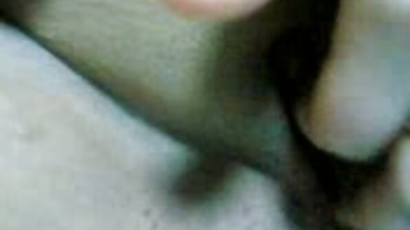 Satraukts pāris no Krievijas dzīvoklī apmierina miesīgās vēlmes