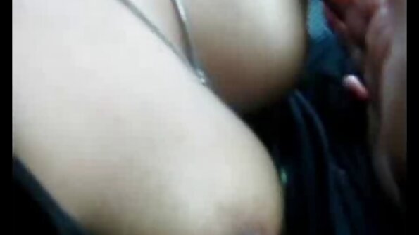 Foxy tīne seksīgā apakšveļā izārstē savu zvēru ar seksa palīdzību