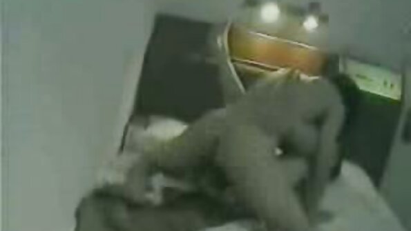 Meitene pienāca pie vīrieša kaila, jo gribēja tikt izdrāzta