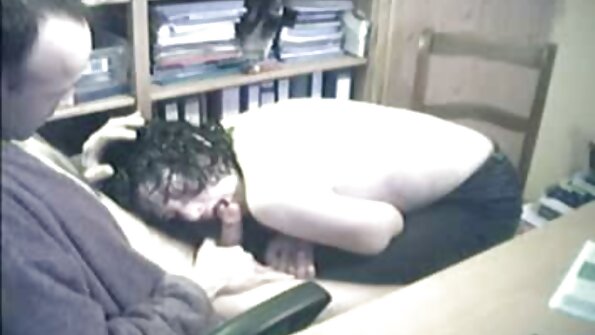 Karsts rīta sekss vannas istabā ar skaistuli