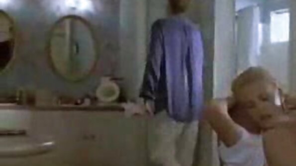 Gaišā melnkoka milfs tiek sasistas ar labi nokarenu radžu