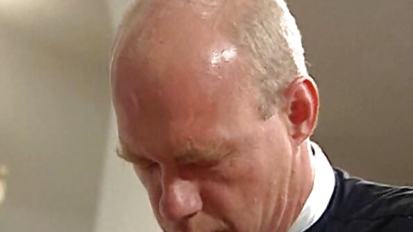 Resnais gailis anālais atstāj Marsha May pilnībā apmierināts