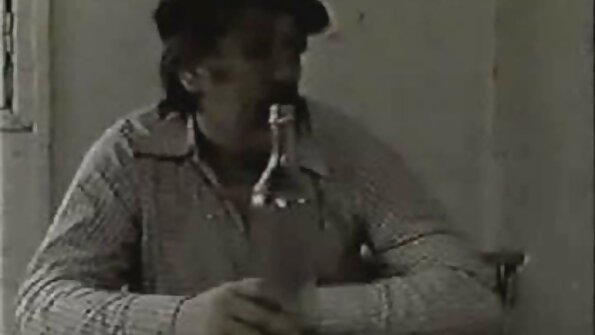 Jeni Juice un Lyra gatavojās pirkt kleitas, bet izmantot siksnu