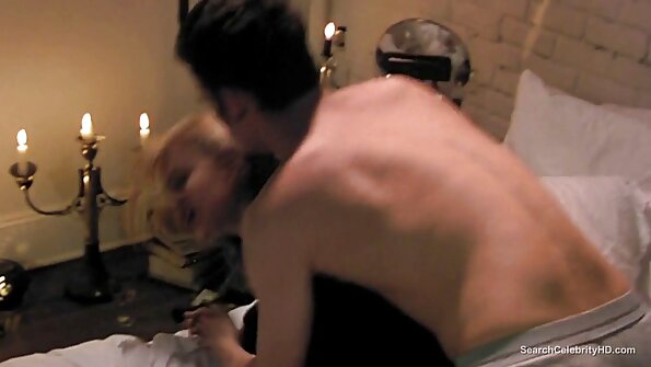 Melnkoka dabīgā meitene kļūst shagged ar hung precējies puisis